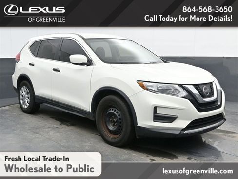 Used 2017 Nissan Rogue S image 1