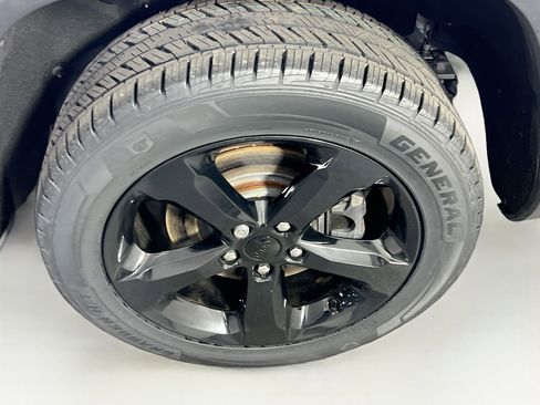 Used 2023 Jeep Grand Cherokee L Laredo image 31