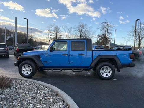 Used 2020 Jeep Gladiator Sport w/ Quick Order Package 24S image 9