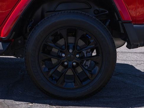 Used 2022 Jeep Wrangler Unlimited Sahara w/ Cold Weather Group image 24