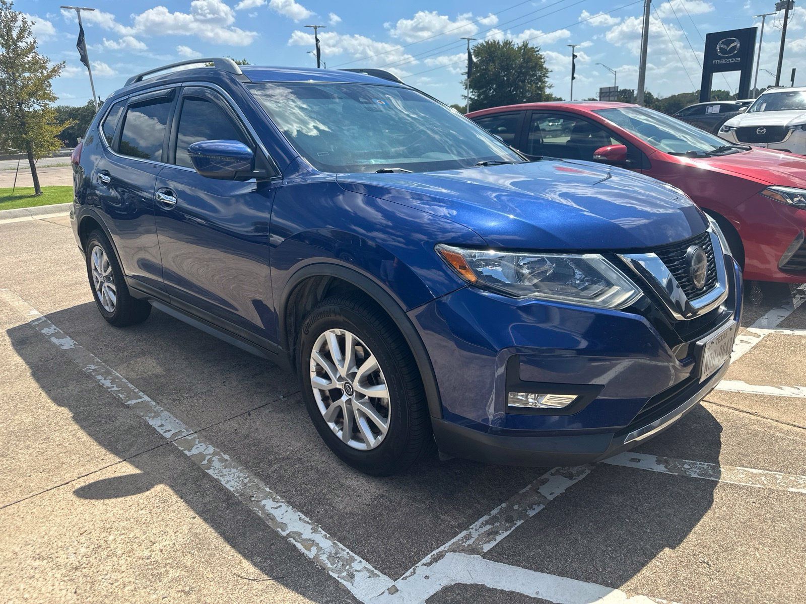 Used 2019 Nissan Rogue SV FWD image 2