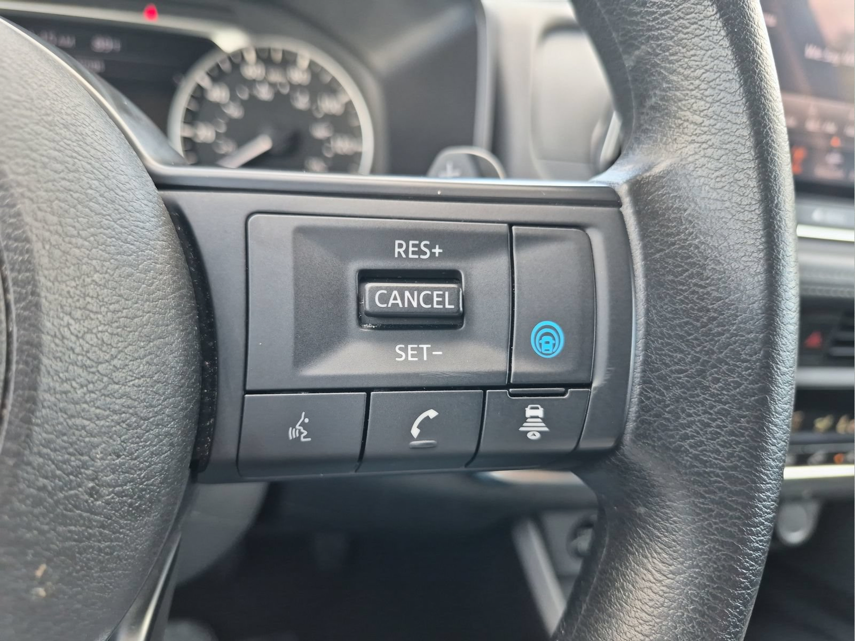 Used 2024 Nissan Rogue SV FWD image 10