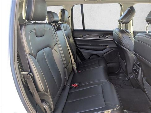 Used 2023 Jeep Grand Cherokee Limited image 20