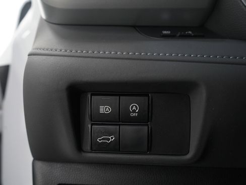 Used 2024 Toyota Highlander XLE image 26