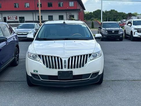 Used 2013 Lincoln MKX FWD image 2