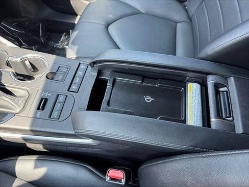 Used 2022 Toyota Highlander XLE AWD/4WD image 90