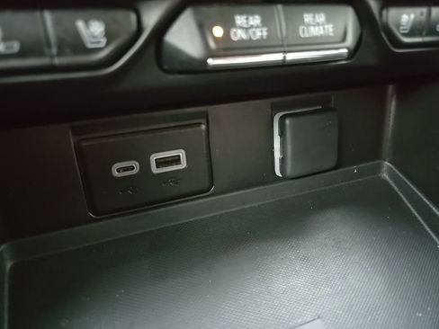Used 2024 Chevrolet Tahoe Premier AWD/4WD image 64