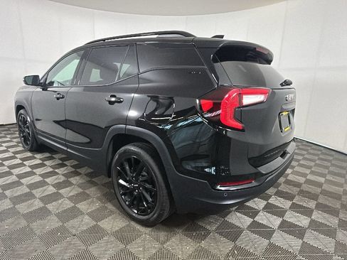 Used 2024 GMC Terrain SLT w/ Elevation Edition FWD image 5