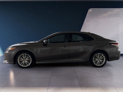 Used 2020 Toyota Camry XLE image 2