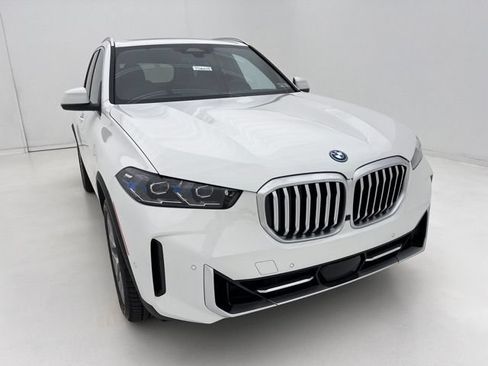 Used 2026 BMW X5 xDrive50e w/ Premium Package AWD/4WD image 3