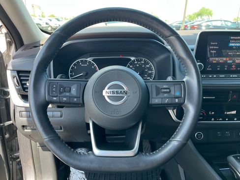Used 2021 Nissan Rogue SV w/ Premium Package FWD image 18