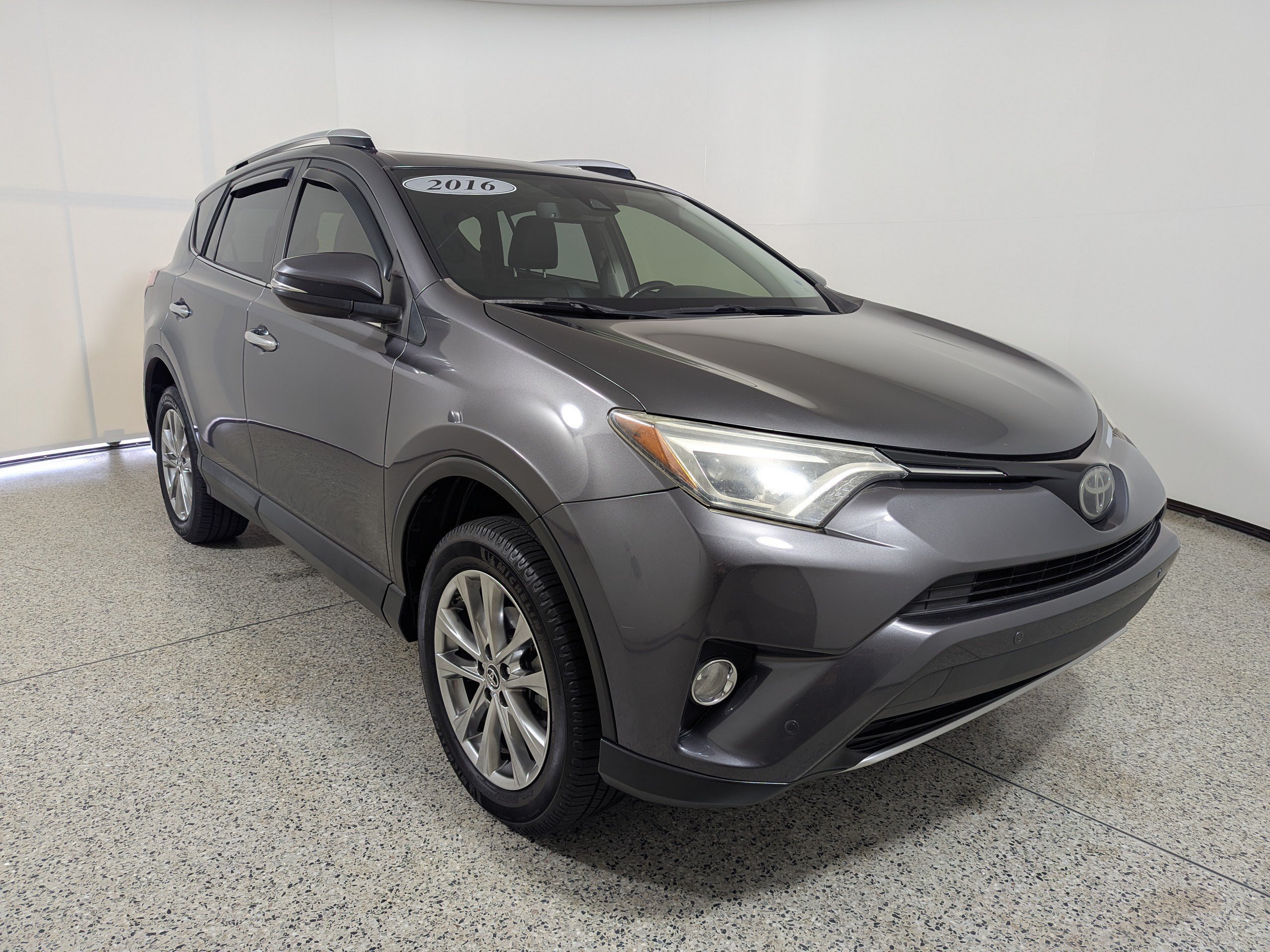 Used 2016 Toyota RAV4 Limited FWD image 1