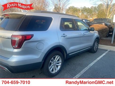 Used 2017 Ford Explorer XLT w/ Equipment Group 201A image 2