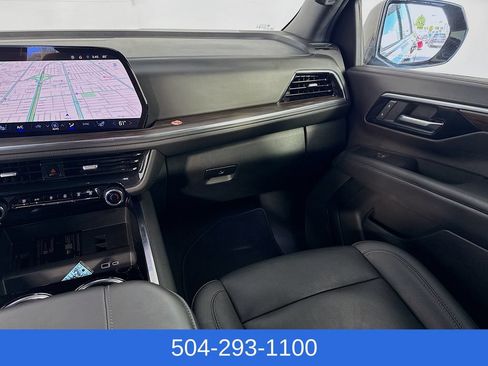 Used 2025 Chevrolet Suburban LT RWD image 25