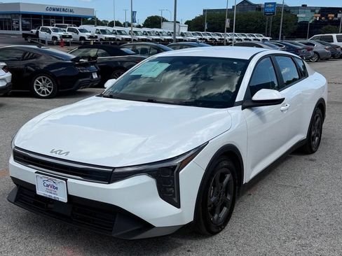 Used 2025 Kia K4 FWD image 3