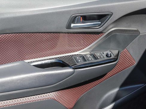 Used 2019 Toyota C-HR Limited FWD image 22