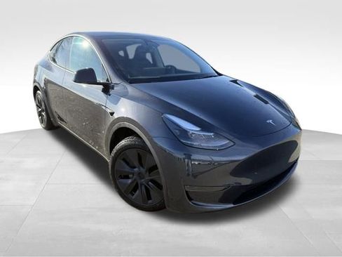 Used 2024 Tesla Model Y 2WD image 1
