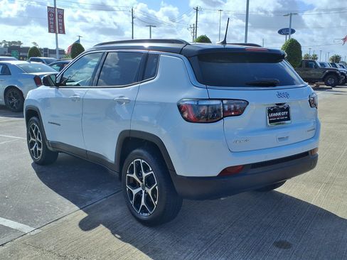 Used 2025 Jeep Compass Limited AWD/4WD image 2