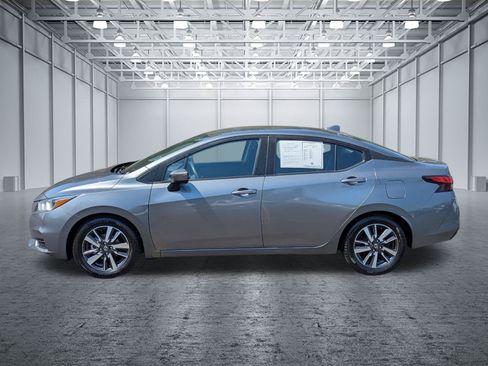 Used 2021 Nissan Versa SV FWD image 2