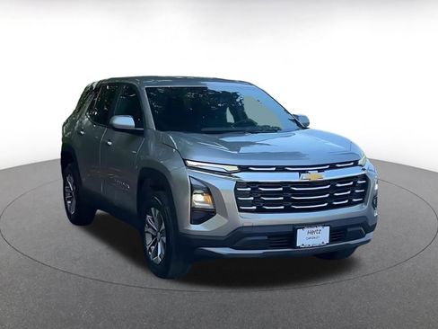 Used 2025 Chevrolet Equinox LT FWD image 3