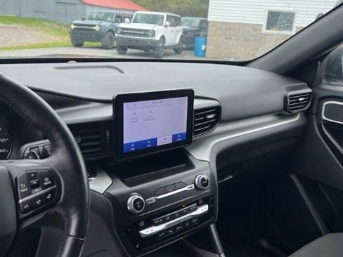 Used 2020 Ford Explorer XLT w/ Comfort Package AWD/4WD image 30