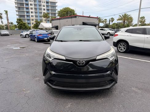 Used 2019 Toyota C-HR XLE FWD image 5