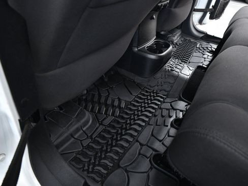 Used 2015 Jeep Wrangler Unlimited Sport image 18