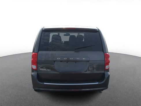 Used 2018 Dodge Grand Caravan SE image 7