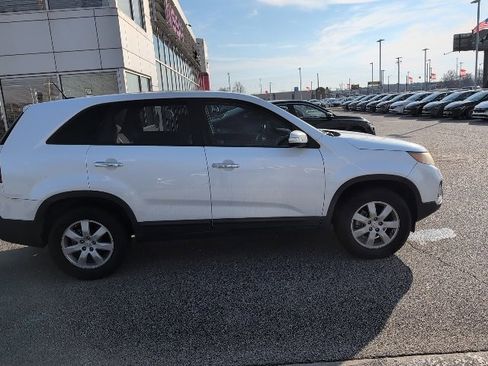 Used 2011 Kia Sorento LX image 5