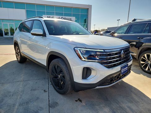 New 2026 Volkswagen Atlas SE image 1