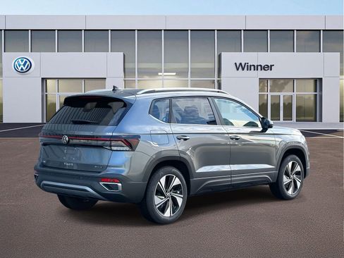 New 2026 Volkswagen Taos SE image 5