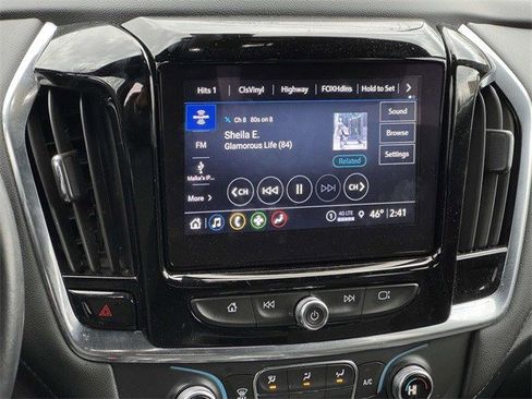 Used 2022 Chevrolet Traverse LT image 17