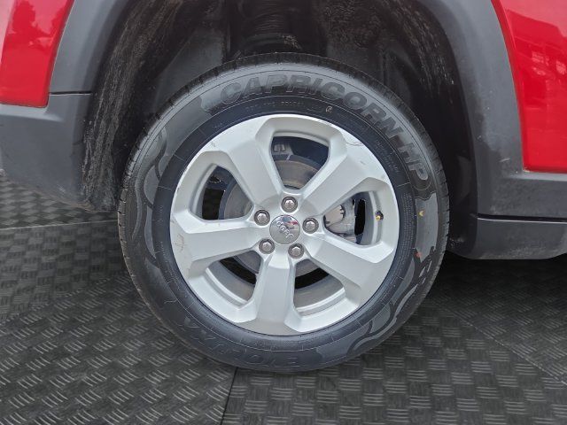 Used 2019 Jeep Compass Latitude AWD/4WD image 34