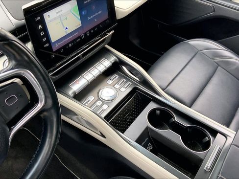 Used 2024 Lincoln Nautilus Premier image 15