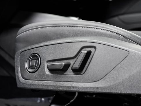 Used 2023 Audi Q4 e-tron Premium Plus RWD image 10