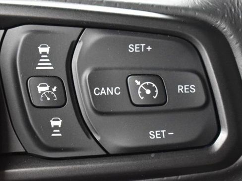 Used 2024 Jeep Gladiator Mojave w/ Technology Group image 28