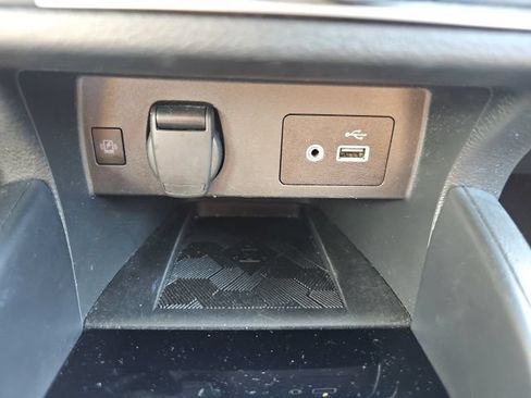 Used 2025 Nissan Versa SV FWD image 39