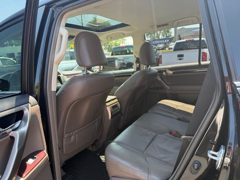 Used 2018 Lexus GX 460 Premium w/ Premium Package AWD/4WD image 12