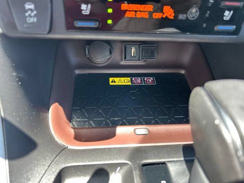 Used 2022 Toyota RAV4 Limited AWD/4WD image 20