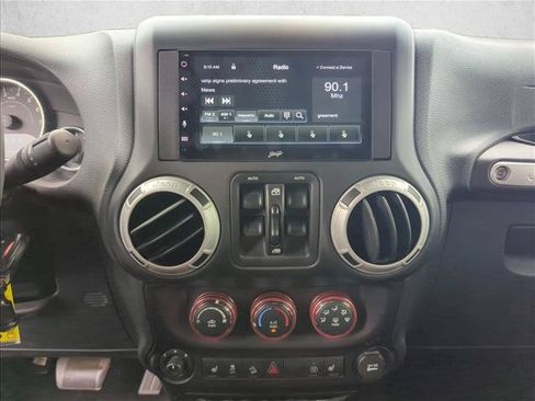 Used 2015 Jeep Wrangler Unlimited Sahara w/ Connectivity Group AWD/4WD image 15