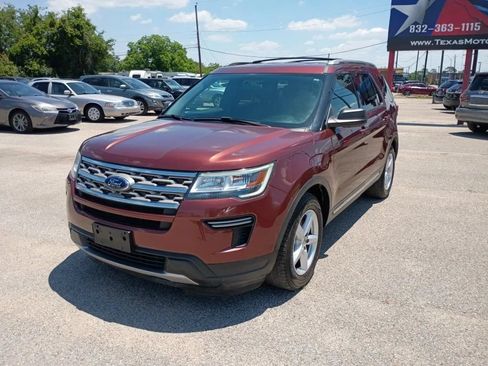 Used 2018 Ford Explorer XLT FWD image 1