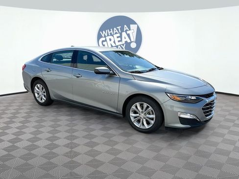 Used 2025 Chevrolet Malibu LT FWD image 3
