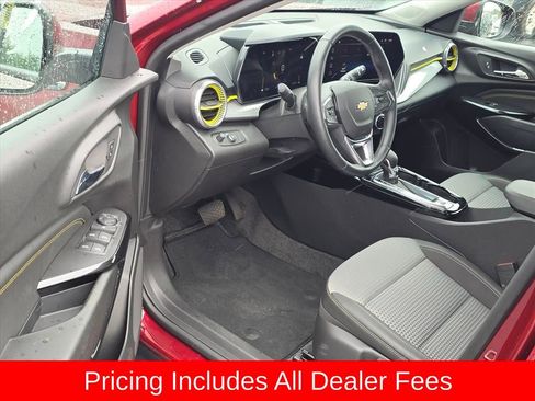 Used 2024 Chevrolet Trax LT w/ Driver Confidence Package FWD image 9