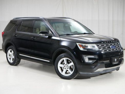 Used 2017 Ford Explorer XLT w/ Equipment Group 201A image 13