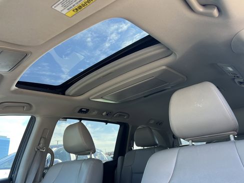 Used 2016 Honda Odyssey Touring Elite image 27