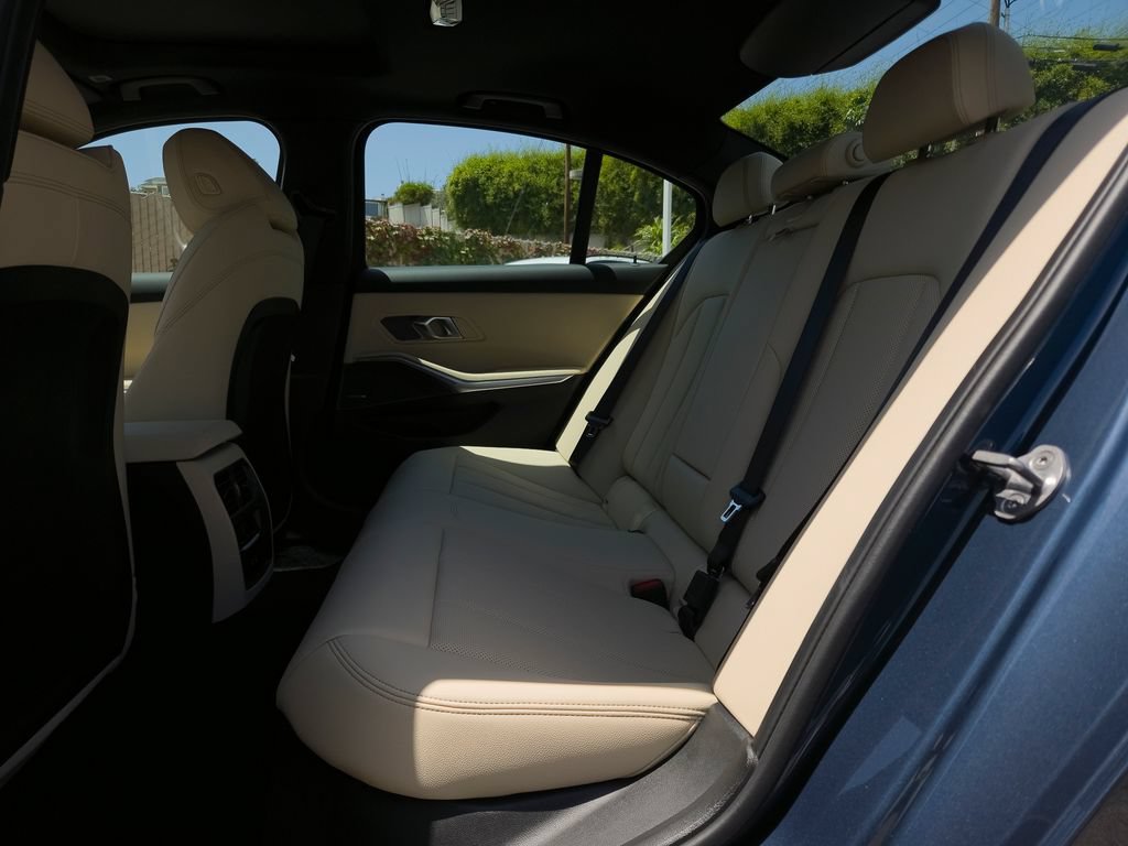 New 2026 BMW 330i Sedan RWD image 9