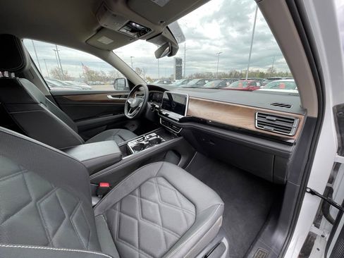 Used 2025 Volkswagen Atlas SE image 27