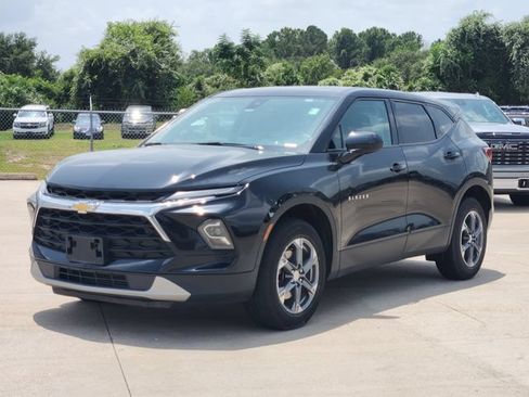 Used 2025 Chevrolet Blazer LT FWD image 3