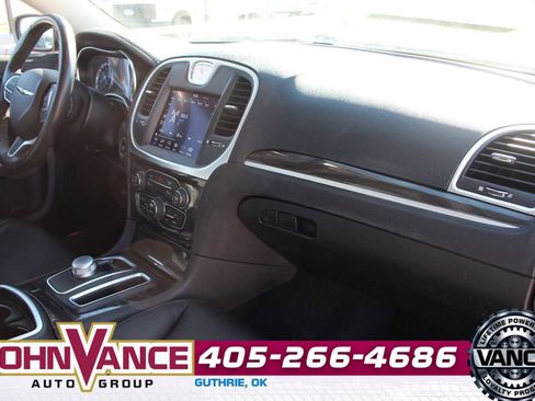 Used 2021 Chrysler 300 Touring L image 14
