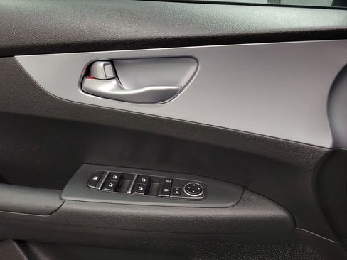 Used 2023 Kia Forte LXS image 18